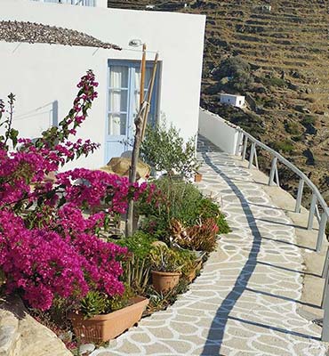 Exterior spaces at Antonis rooms in Sifnos
