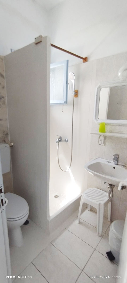 Bathroom in the Antonis rooms in Sifnos