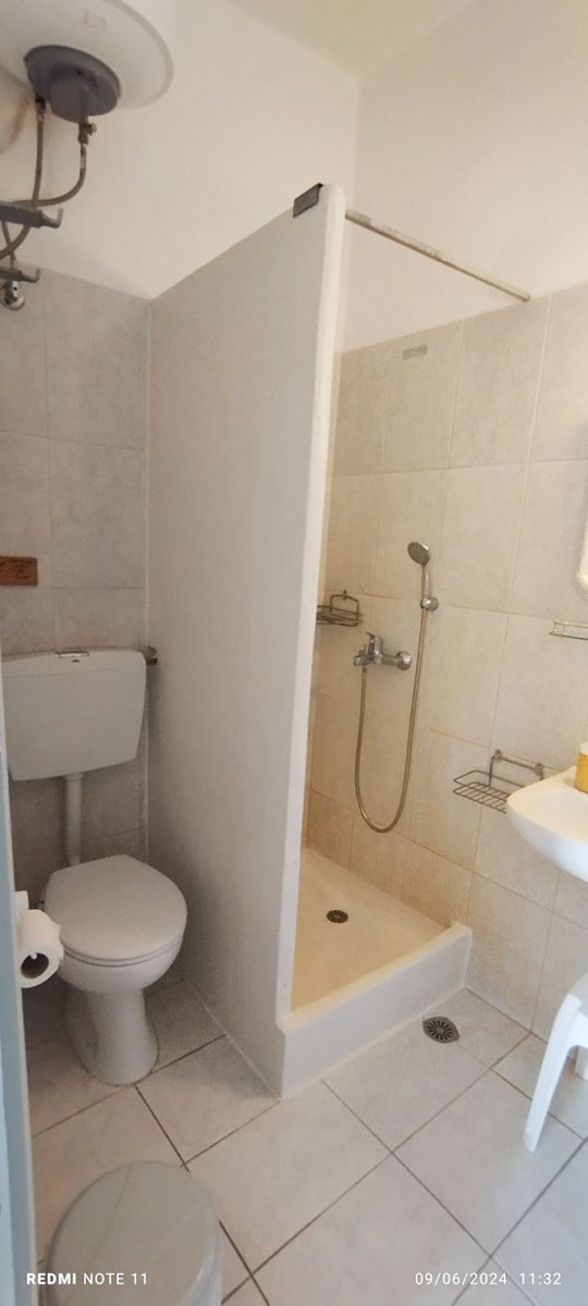 Bathroom in the Antonis rooms in Sifnos