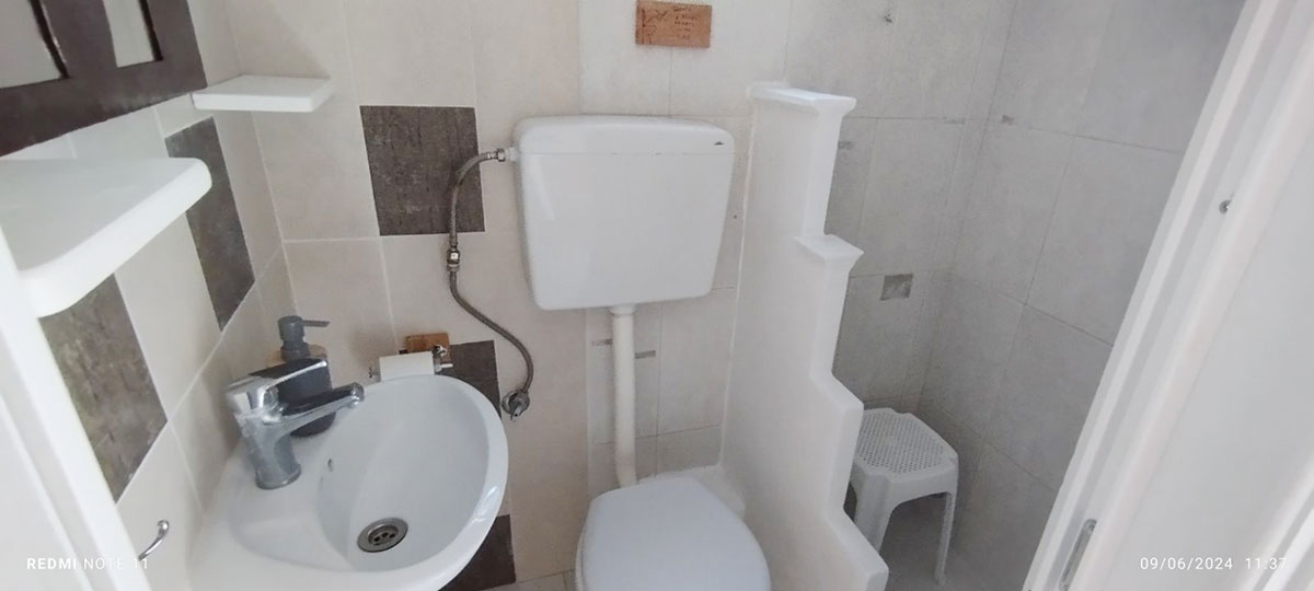 Bathroom in the Antonis rooms in Sifnos