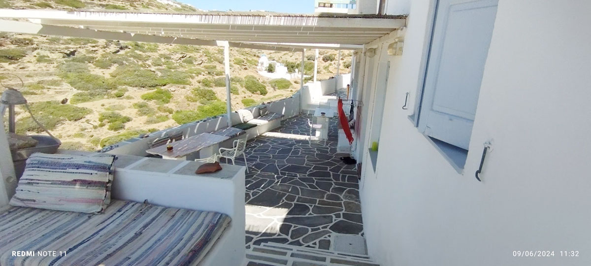 Βεράντα στα δωμάτια Αντώνης στο Κάστρο της Σίφνου